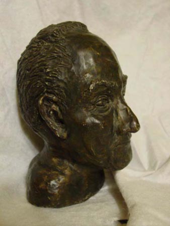 emerson_sculp_right